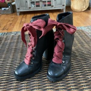 Schutz Zhara Bootie - NWOT Black Leather size 7.5